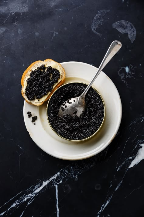 Salmon Caviar, Caviar Recipes, Molecular Gastronomy, Black Caviar, Fine Dining, Food Photo, Serving Dishes, Spoons, Food Photography