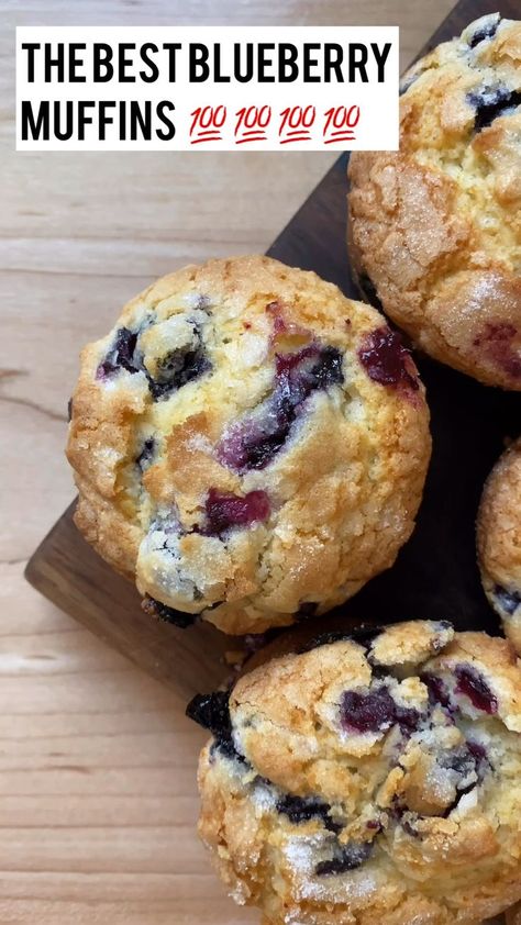 These sugar-crusted, lemon-blueberry muffins are a huge crowd pleaser. Adults and children alike adore them. They’ve been a longtime favorite breakfast and brunch treat. The Best Blueberry Muffins, Lemon Blueberry Muffins Recipe, Blueberry Muffin Recipe Easy, Best Muffins, Dinner Videos, Blueberry Muffin Recipe, Easy Blueberry Muffins, Biscuits Diététiques, Best Blueberry Muffins