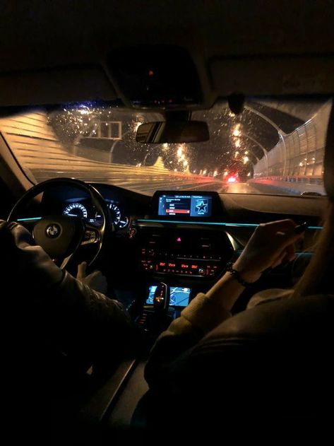 Couple In Car, Fake Photo Sick, Iphone Wallpaper Blur, Beach Sunset Wallpaper, Bmw Wallpapers, Night Couple, Late Night Drives, Snapchat Picture, Night Scenery