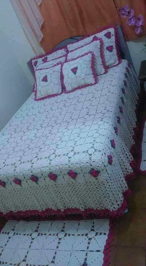 Free Crochet Sofa Cover Pattern 2022 Bedsheets Designs, Crochet Bedsheets, Crochet Furniture, Crochet Blanket Chevron, Lace Bedding, Crochet Bedspread Pattern, Crochet Cushion Cover, Crochet Dolls Free Patterns, Crochet Bedspread