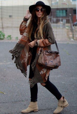 Come avere un look boho chic in inverno Boho Rock Style, Stile Hippie Chic, Boho Chic Hats, Boho Sunglasses, Look Hippie Chic, Stile Boho Chic, Look Boho Chic, Kimono Boho, Lookbook Inspiration