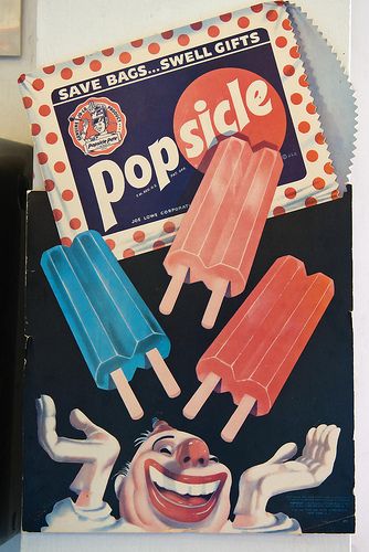 Popsicles could be bought for 2 cents until around 1954 when they were raised to 5 cents. Farm Store, Dairy Farm, Old Advertisements, Retro Advertising, Retro Ads, Vintage Candy, Retro Recipes, Vintage Memory, Oldies But Goodies