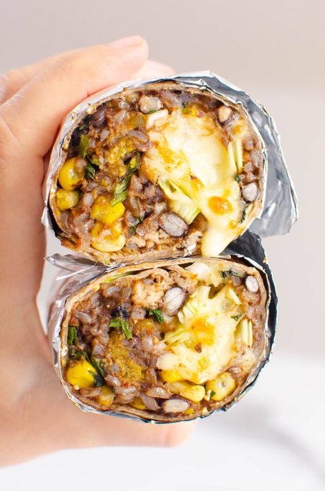 Chicken Burrito Recipe for busy people! Meal prep 17 chicken burritos in an hour on the stove or in Instant Pot and freeze for later. Or turn chicken burrito into a low carb burrito bowl. Low Carb Burrito Bowl, Low Carb Burrito, Chicken Burrito Recipe, Burrito Recipe Chicken, Healthy Family Recipes, Healthy Treats Recipes, Advocare Recipes, Burrito Recipe, Chicken Burrito