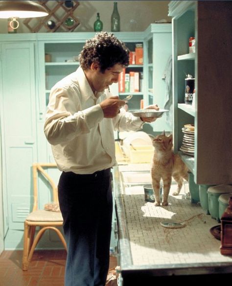 Elliot Gould Celebrities With Cats, Long Goodbye, Men With Cats, Robert Altman, The Long Goodbye, Septième Art, Movie Shots, Humphrey Bogart, Neo Noir