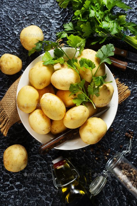 Potato Photography, Raw Baking, Potato Photo, Soap Images, Baking Bowl, Fresh Potato, Raw Potato, Yellow Potatoes, Styling Photography