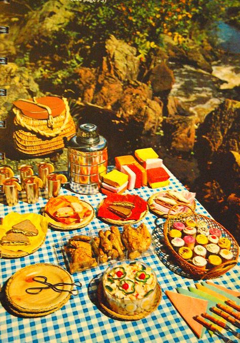 MCM era cookbook, picnic by the stream Giki Tiki, Picnic Snacks, Camping Inspiration, Picnic Inspiration, Summer Jam, A Place For Everything, Summer Backyard, Vintage Picnic, Romantic Picnics