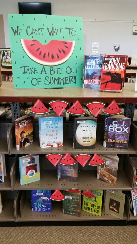 Summer time! Summer Book Displays Public Libraries, Summer Library Displays, Holiday Library Displays, Book Display Ideas, Bookstore Ideas, Summer Display, Reading Display, School Library Displays, Book Shops