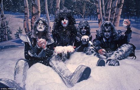 Neal Preston tells secrets behind Tom Petty and Kiss pics Pictures Of Rocks, Merry Kissmas, Eric Carr, Kiss Army, Kiss Pictures, 80s Rock, Roy Orbison, Ace Frehley, Hot Band