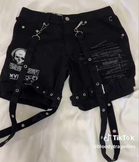 Masc Shorts, Tripp Shorts, Mens Goth Fashion, Goth Outfits Men, Summer Goth Outfits, Goth Male, Goth Shorts, Frilly Shorts, Gothic Shorts