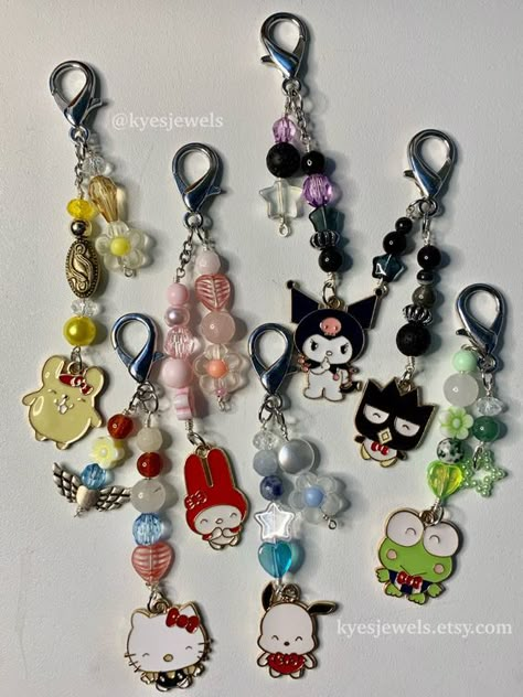 Sanrio Beaded Keychain, Key Chain Beads, Keychain Beads Ideas, Cinnamon Rolls Hello Kitty, Sanrio Gifts, Cute Beaded Keychain, Kawaii Keychains, Keychain For Bag, Sanrio Merch