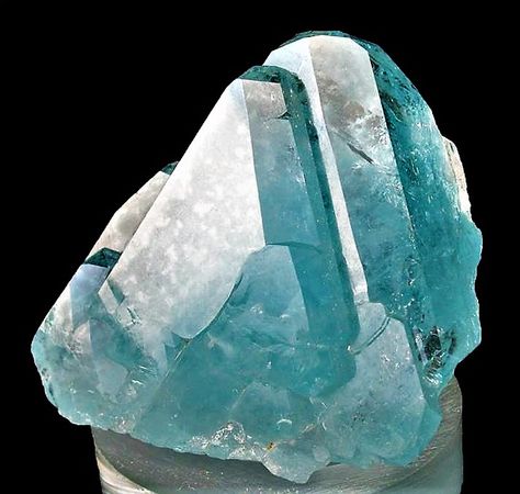 Topaz Aesthetic Gem, Blue Topaz Aesthetic, Topaz Aesthetic, Blue Topaz Crystal, Mineral Formations, Topaz Crystal, Rock Types, Raw Minerals, Blue Topaz Gemstone