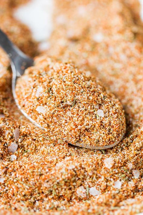 Homemade Chipotle Seasoning -  #spices #eatwell101 #recipe - You can spice up almost anything with this versatile chipotle seasoning mix. - #recipe by #eatwell101 Diy Spice Blends Homemade Seasonings, Chipotle Sausage Recipes, Diy Chipotle Seasoning, Chipotle Dry Rub Recipe, Chipotle Seasoning Recipe, Homemade Sausage Seasoning Spice Mixes, Homemade Greek Seasoning Spice Mixes, Sodium Free Seasoning Spice Mixes, Garlic Herb Chicken