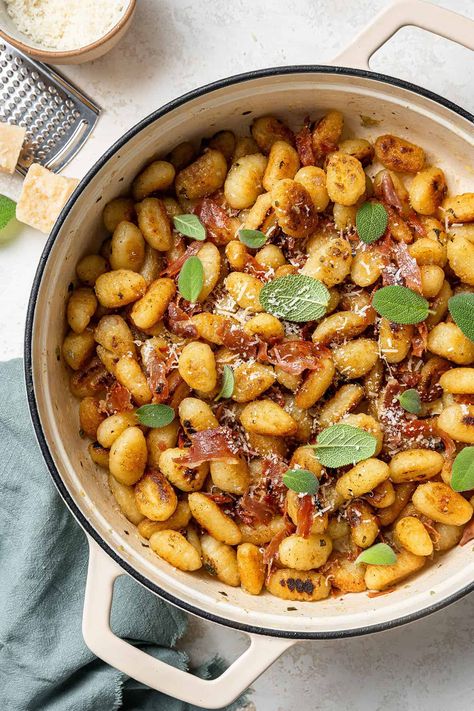 Butter Gnocchi, Pan Fried Gnocchi, Italian Side Dishes, Prosciutto Pasta, Prosciutto Recipes, Crispy Prosciutto, Brown Butter Sauce, Gnocchi Recipe, Wonderful Wednesday