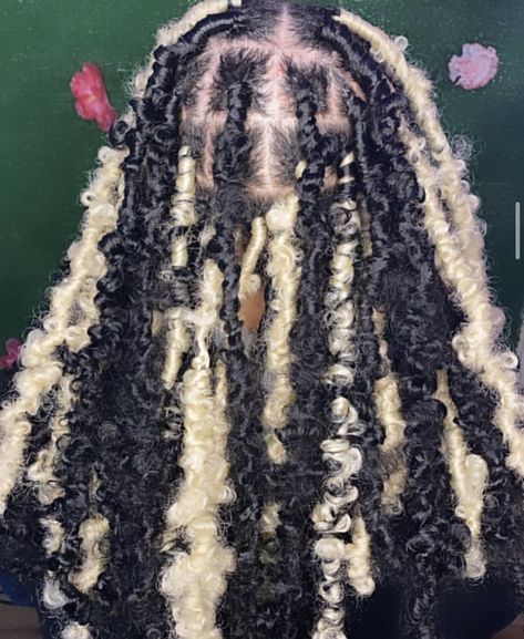 Black And Blond Butterfly Locs, White And Black Butterfly Locs, Peekaboo Butterfly Locs Blonde, Butterfly Locs With Blonde Highlights, Butterfly Locs With Blonde, Butterfly Locs Black And Blonde, Blonde And Black Butterfly Locs, Black And Blonde Butterfly Locs, Medium Butterfly Locs