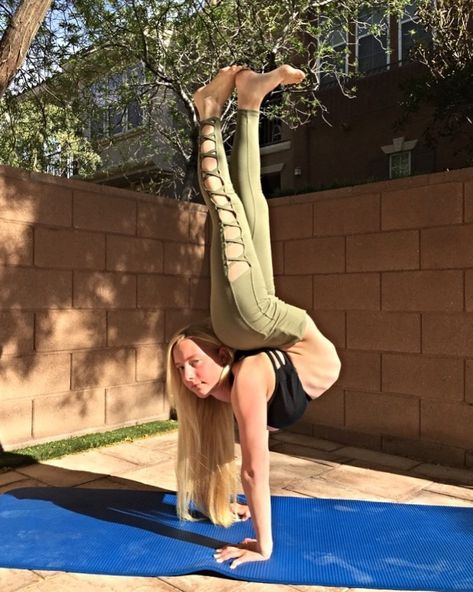 Circus Gymnastics, Contortion Training, Partner Acrobatics, Rhythmic Gymnastics Training, Flexibility Yoga, Art Ballet, Gymnastics Training, Gymnastics Poses, Be Flexible