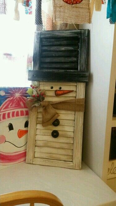 Shutter snowman Old Shutters, Navidad Diy, 12 December, Snowman Crafts, Noel Christmas, Christmas Wood, Winter Crafts, Christmas Deco, Xmas Crafts