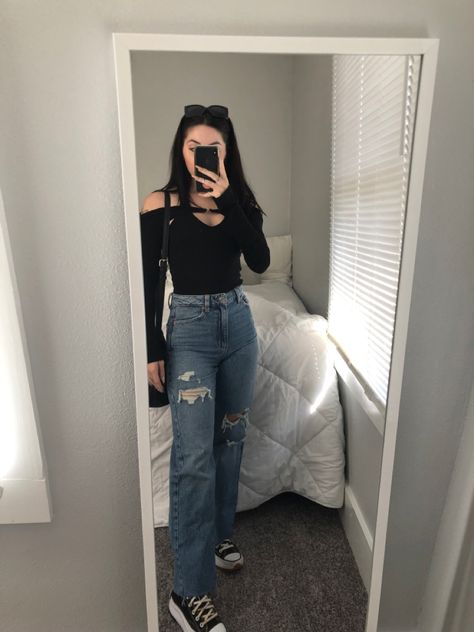 Converse Wide Leg Pants, Converse Wide, Jeans With Converse, Black Wide Leg Jeans, Jeans Converse, Black Two Piece, Wide Leg Jeans, Leg Pants, Leg Jeans