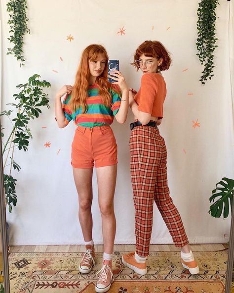 💫 MAIBEE 💫 on Instagram: “Which colour would you wear? 🧡💚💜 Hey Maibees! 🐝 We’re back!! And omg we’ve missed you, hope you’re all keeping safe during this time.…” Indie Outfits Vintage, Artsy Fashion, Eclectic Outfits, Artsy Outfit, 70s Outfits, Look Retro, Quirky Fashion, Back Drop, Clothes Aesthetic