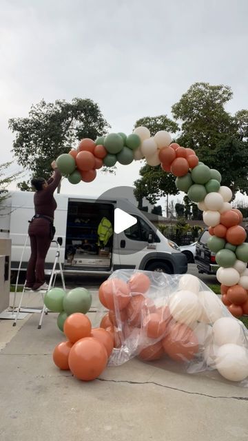 Events By Maggie LLC on Instagram: "No gate keeping here  Hope this helps  @sempertex @dulceriacandyspots   Store winners   Located in El Monte   #homedepot #balloons #balloondecor #balloondecoration #balloongarland #balloonarch #balloonwall #balloonstylist #partyplanner #partyinspiration #partyballoons #event #eventdecor #balloonartist #balloonbouquet #balloonarch #ballooncolumns #balloonindustry" Balloon Arch Driveway, Balloon Walkway Entrance, Balloon Gate, Moon Gate, Arched Doors, Balloon Columns, Balloon Wall, Balloon Bouquet, Balloon Arch