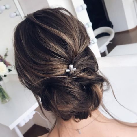 75 Drop-Dead Gorgeous Wedding Hairstyles For A Romantic Wedding Lower Bun Hairstyles, Messy Updo Wedding, Romantic Wedding Hairstyles, Hair Accessories Updo, Hairstyle For, Gorgeous Wedding Hairstyles, Prom Hair Medium, Wedding Hair Colors, Wedding Color Palettes