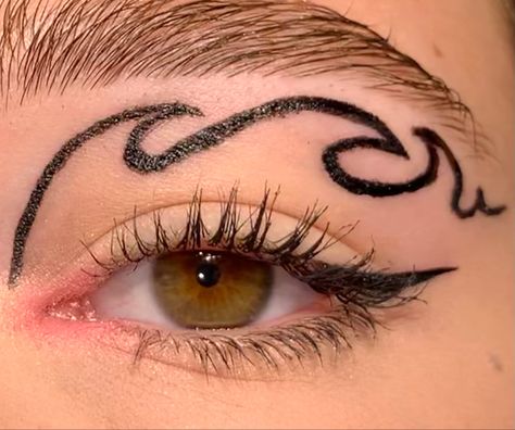 Easy Graphic Eyeliner Ideas, Ocean Eyeliner, Wave Eyeliner, Calypso Costume, Easy Graphic Eyeliner, Water Eyeliner, Wave Makeup, Inspi Makeup, Liner Ideas