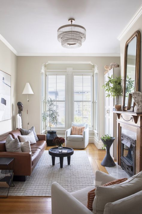 A Designer’s Rented Stick Victorian Row House in San Francisco | Rue Victorian Living Room Ideas Modern, All White Room, Look Expensive, Decorating Styles, Living Room On A Budget, Row House, Nyc Apartment, California Homes, Interior Design Studio