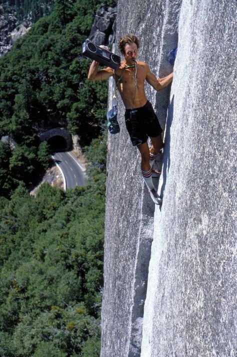 Yosemite's Golden Days (in Photos) Yosemite Climbing, Free Climb, Sport Climbing, Adventure Aesthetic, Rock Climbers, Mountain Climbing, Photo Vintage, Break Dance, Parkour