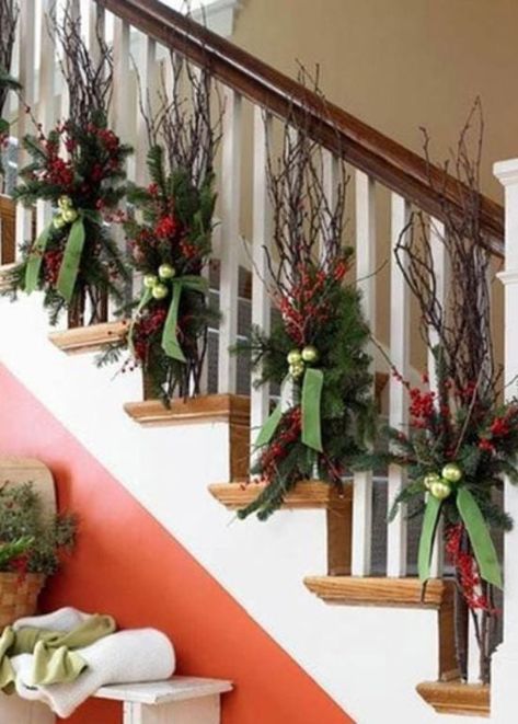 26 Stunning Staircase Decorating Ideas for Christmas Christmas Banister, Decorating Ideas For Christmas, Christmas Staircase Decor, Christmas Staircase, Staircase Decor, Ideas For Christmas, Indoor Christmas Decorations, Modern Christmas, Keto Dessert