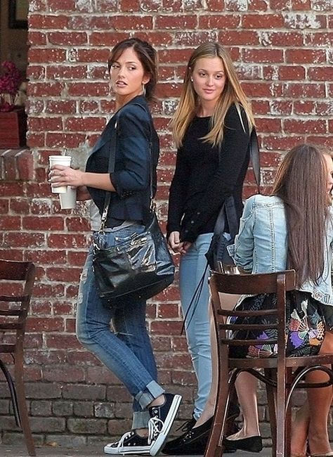 I love Minka Kelly's outfit ( The Roommate ) Horror Asylum, The Roomate, The Roommate, Converse Chucks, Minka Kelly, Smart Casual Wear, Leighton Meester, Black Converse, Girls Wear