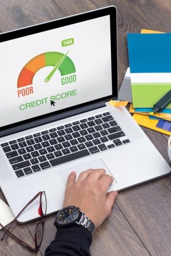 Got a credit score that needs a serious boost? It is possible to repair your own credit at home, you just need to know what to do. Today's credit repair tips that you can do right at home are easy. You'll be so glad you did them! Credit Score Tips, Credit Repair Tips, Better Credit Score, Finance Bullet Journal, Fix My Credit, Rebuilding Credit, Improve Credit Score, Improve Credit, Budget Help