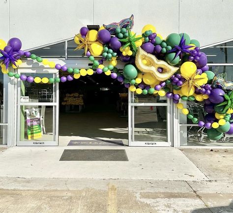 Mardi Gras Ball Decorations Table Settings, Mardi Gras Balloon Arch, Mardi Gras Balloons, Mardi Grad, Masquerade Party Decorations, Disco Party Decorations, Mardi Gra, Carnival Theme, Mardi Gras Decorations