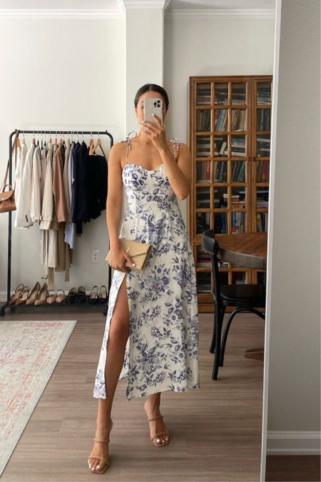 Womens Cocktail Attire, Summer Cocktail Attire, Floral Dress Wedding Guest, Basic Girl Outfit, Europe Outfits, Traje Casual, Cocktail Attire, Event Outfit, Summer Dress Outfits