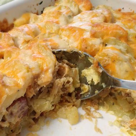 German sauerkraut casserole Sauerkraut Casserole, German Sauerkraut, German Food Authentic, Sauerkraut Recipes, German Recipes, Cabbage Recipes, European Food, German Food, Casserole Dish