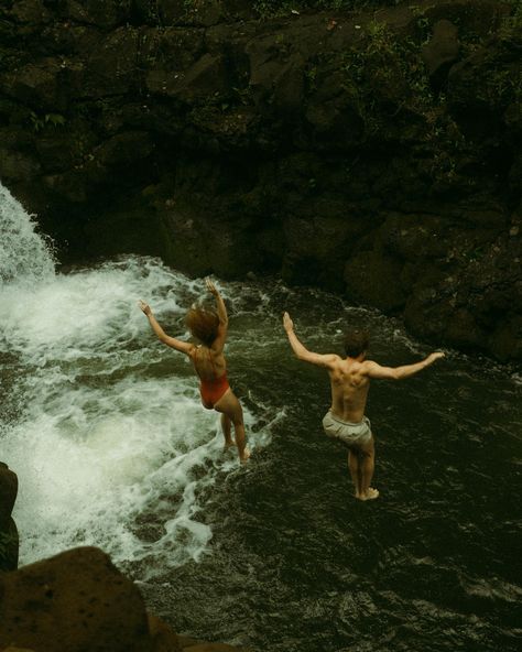 it’s only been two days & i am already dreaming of my next adventure ☁️🦢✨🎞️ where to next?! #documentaryphotography #cinematicphotography #storytellingphotography #authenticlovemag #midwestvideographer #midwestphotographer #midwestphotographer #777luckyfish #couplesshoot #couplessession #couplessessioninspo #couplesstorytellingshoot #couplesdocumentary #engagementinspo #weddingvideographer #destinationphotographer #destinationwedding #destinationphotography #AUTHENTICLOVEMAG #loveauthentic... Lake Day Pictures Couples, Couple River Photoshoot, Romantic Beach Couple, Beach Couple Poses, Hawaii Waterfalls, Aesthetic Engagement, Photography Storytelling, Aesthetic Couples, Where To Next