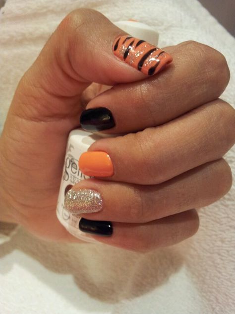 Clemson Tiger Nails, Tiger Manicure, Bengals Nails Designs, Cincinnati Bengals Nails, Tiger Nails Designs, Bengals Nails, Nails Tiger, Sport Nails, Tiger Stripe Nails