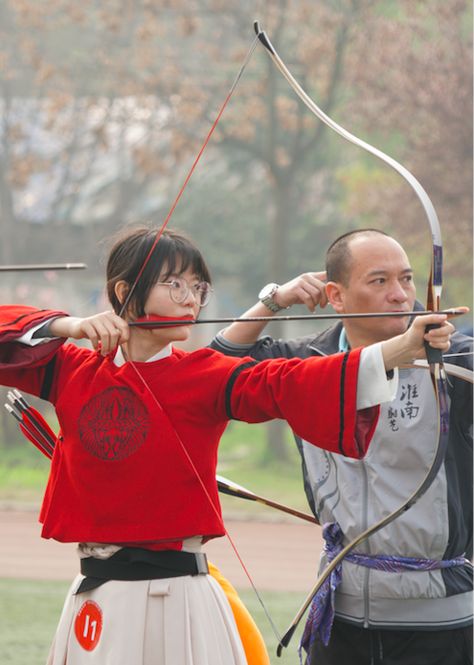 2019 Anhui Province Chinese Traditional Archery Competition (Huainan s – ArcheryMax Archer Body Type, Archery Aesthetic Outfit, Bow Reference Pose, Archery Uniform, Archery Reference, Drawing Posture, Girl Archer, Archery Photography, Archery Poses