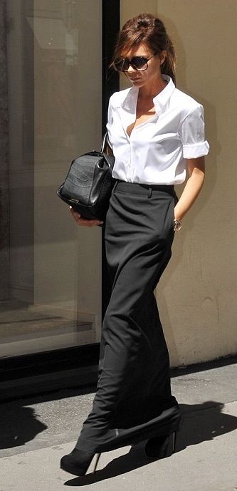 trouser skirt... I am really loving this skirt for fall/winter.  Not too sure if I can pull off this look Black And White Outfit, Chique Outfit, Victoria Beckham Style, Chique Outfits, Mode Casual, Street Style Chic, Street Chic, Mode Inspiration, Work Fashion