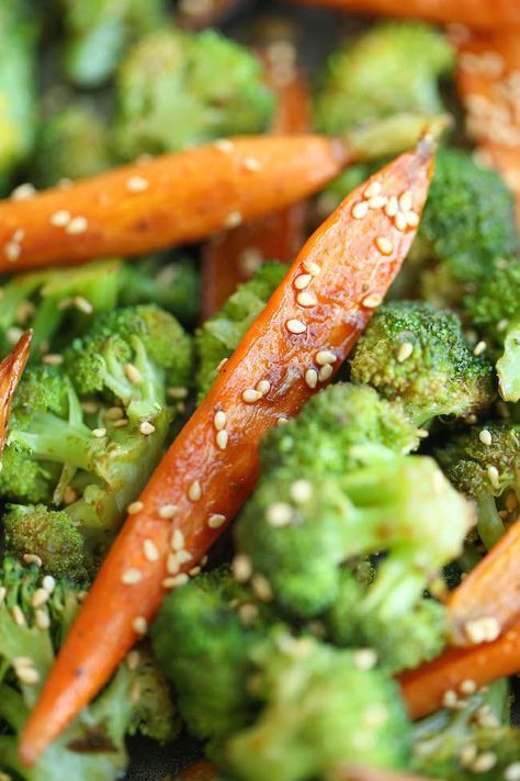 Asian Roasted Carrots and Broccoli - Super simple, quick, and easy, packed with so much flavor with such a short ingredient list and just 5 min prep! Roasted Carrots And Broccoli, Vegetarian Recipes Uk, Baby Broccoli Recipe, Roasted Broccoli And Carrots, Asian Broccoli, Broccoli Recipes Side Dish, Broccoli And Carrots, Broccoli Side Dish, Asian Vegetarian Recipes