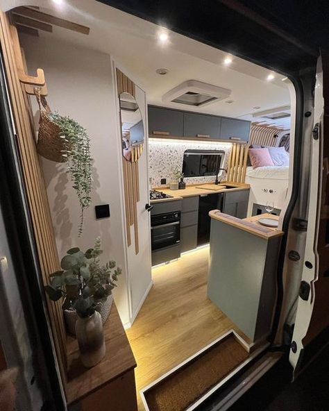 Vw Crafter Camper, Iveco Daily Camper, Van Life Aesthetic, Self Build Campervan, Camper Diy, Camper Interior Design, Tiny House Camper, Adventurous Life, Sprinter Van Conversion