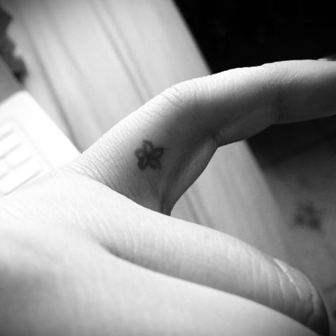 Small Plumeria flower tattoo Plumeria Flower Tattoo, Tattoos Spiritual, Plumeria Flower Tattoos, Tail Tattoo, Plumeria Tattoo, Tasteful Tattoos, Butterfly Tattoos, Piercing Ideas, Beauty Inside