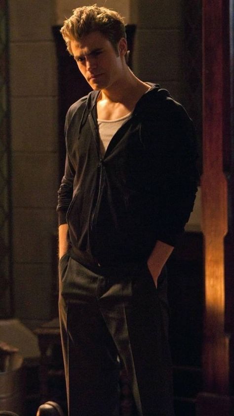 tvd the vampire diaries stefan salvator paul wesley Stefan Tvd, Paul Vampire Diaries, Paul Wesley Vampire Diaries, The Vampire Diaries Characters, 19 Years Old, The Vampire Diaries 3, Damon And Stefan, Vampire Diaries Movie, Vampire Diaries Stefan