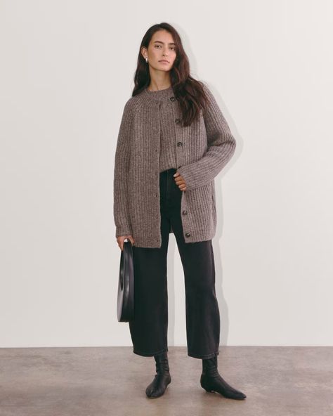 Everlane - Going Western Lookbook Oversized Cardigan Outfit, Fisherman Cardigan, The Pretenders, Cardigan Outfit, Cocoon Cardigan, Cozy Chic, Oversized Cardigan, Layering Pieces, Raglan Sleeve