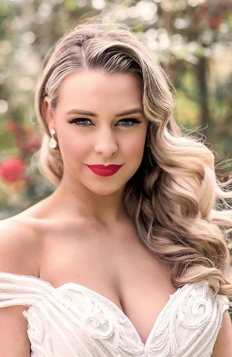 Gorgeous Vintage Hair Down Bridal Hairstyle Simple Bridal Hairstyle, Bride Hairstyles For Long Hair, Vintage Bridal Hair, Bridal Hair Down, Long Hair Wedding Styles, Peinados Fáciles Para Cabello Corto, Wedding Hair Inspiration, Wedding Hair Down, Bridal Hairstyles