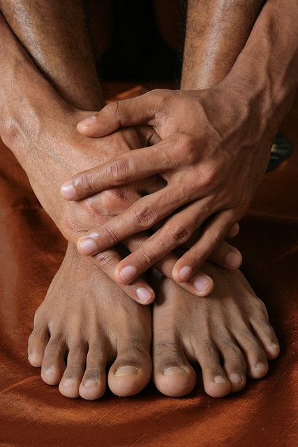 hands and feet by just.Luc, via Flickr Low Vitamin B12, Feet Drawing, Louise Bourgeois, Male Hands, Love Your Skin, Figure Drawing Reference, Body Poses, Interesting Photos, Intj