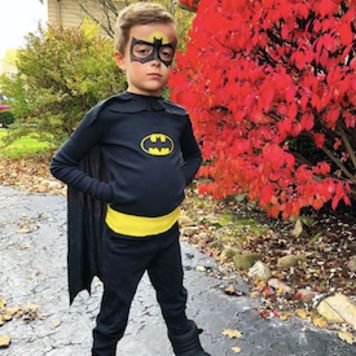 200+ Kids DIY Halloween Costumes They Can Wear Again and Again! Kids Batman Costume, Diy Batman Costume, Crusader Costume, Easy Diy Kids, Batman Costume For Kids, Batman Costume Diy, Diy Batman, Batman Diy, Diy Cape