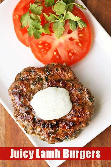 These grilled homemade lamb burgers are not just juicy and flavorful, but also very easy to make. The mint yogurt sauce complements them perfectly. Lamb Mince Recipes, Lamb Burger Recipes, Ground Lamb Recipes, Lamb Patties, Mint Yogurt Sauce, Lamb Burger, Easy Burger Recipe, Minced Meat Recipe, Mint Yogurt