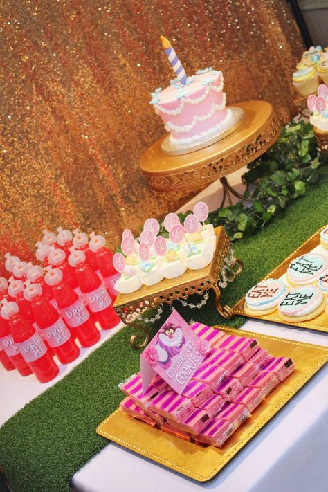 Alice in Wonderland Birthday Party Ideas for First Birthday Ideas For First Birthday, Alice In Wonderland Food, Twin Birthday Themes, 1st Birthday Foods, Alice In Onederland, Alice In Wonderland Birthday Party, Wonderland Birthday Party, Tea Party Cake, Alice In Wonderland Tea Party Birthday