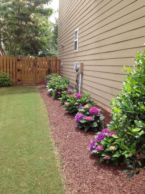 20+ PLAIN FRONT YARD LANDSCAPING IDEAS FOR YOUR GARDEN SPACE #yard #gardening #gardeningideas Cheap Landscaping Ideas, Landscape Tips, Side Yard Landscaping, Have Inspiration, Outside Ideas, Home Landscaping, Landscaping Tips, Yard Design, Front Yard Garden