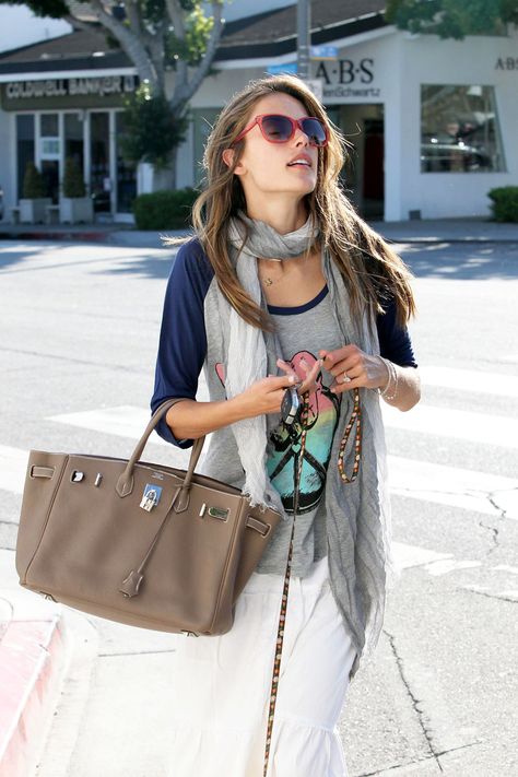 Alessandra Ambrosio Steps Out for Pinkberry with her Hermes bag Grey Birkin, Hermes Birkin Etoupe, Hermes Birkin Bag, Celebrity Moms, Fashion Bug, Alessandra Ambrosio, How To Wear Scarves, Style Crush, Hermes Bags