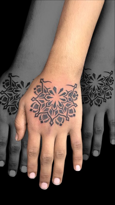 #mandalatattoo #mandala #mandalaart #tattooonhand #tattoodesign Mandala Tattoo On Hand, Geometric Tattoo Hand, Max Tattoo, Iphone Wallpaper Hd Original, Mandala Tattoo Sleeve, Moms Photography, Geometric Mandala Tattoo, Tattoo On Hand, Compass Tattoo Design